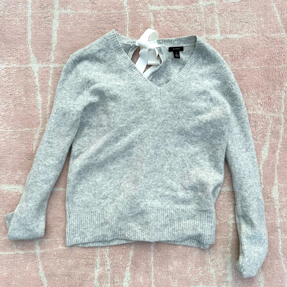 Gray Women’s Sweater with Ribbon